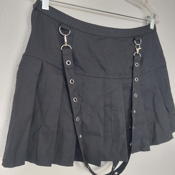 Social Collision Black Pleated Grommet Suspender Skirt Size Small - Picture 4 of 8